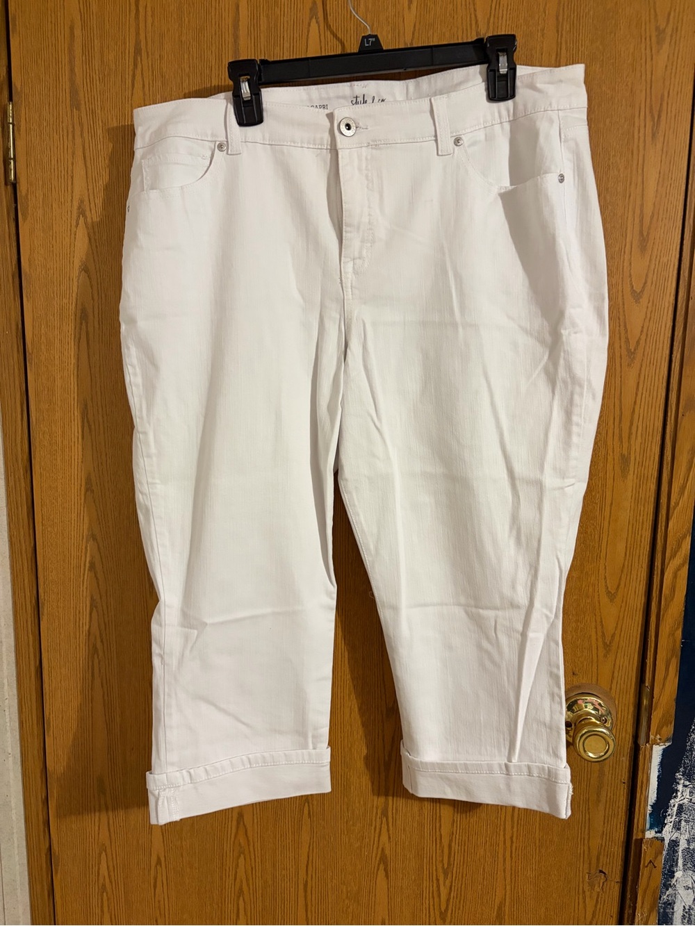 Women’s White Casual Capris